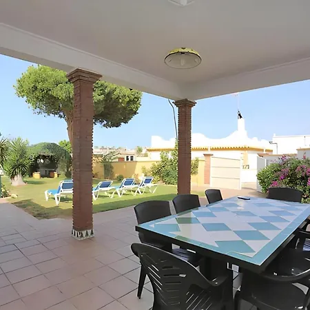 Chalet Con Piscina Privada Y Zona De Barbacoa
