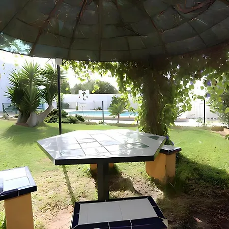 Con Piscina Privada Y Barbacoa Solo Familias Будинок відпочинку Коніль-де-ла-Фронтера